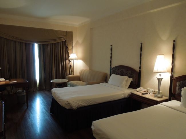 部屋は広めで機能的。ここにはバスタブありました。バスタブにお湯をいっぱいにしても、お湯大丈夫でしたよ〜。