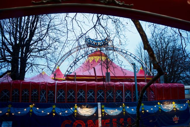 チューリッヒ湖畔でサーカスです。でも当日のプログラムは終わっていました。「明日来なよ」ってお兄さんが言うから「明日旅立ちますねん」と返すと非常に残念がっていただきました。