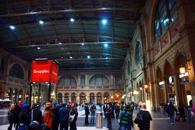 中央駅に戻ってきました。天丼が食べたいですが<br />売店の「フィッシュ　アンド　チップス」を食べました。9スイスフラン。