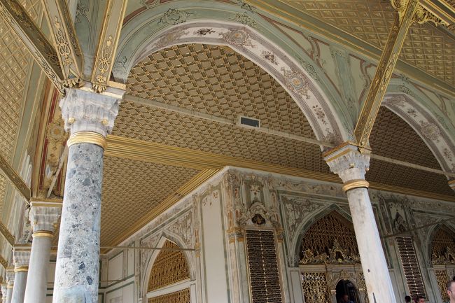 トプカプ宮殿内部<br />さすが、<br />イスラム文化の繊細さにはほんとに驚きます。
