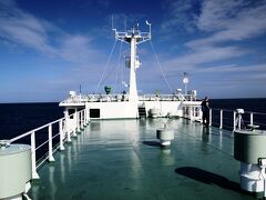 帰りはフェリーざまみで、阿嘉港14:30発、泊港南岸16:00着。

写真はフェリーざまみの甲板。