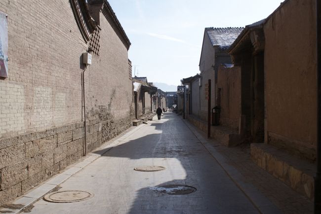 門をくぐり中に入って<br />ぶっ飛びました<br />すべて土とレンガの世界です