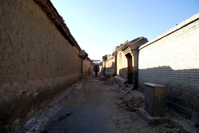 ちょっと路地に入ってみます。<br />