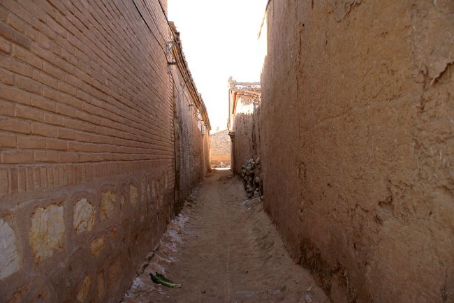 更に狭い路地をディープに入っていきます<br />