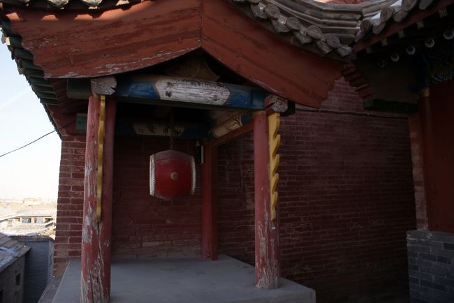 左右にお約束のマメ鼓楼とマメ鐘楼<br />結局、誰もいませんでした…<br />