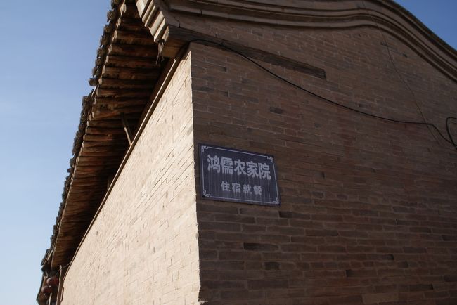 いったん出た、南門からまた入って…<br />表示に惹かれます。<br />行って見ましょう。<br />