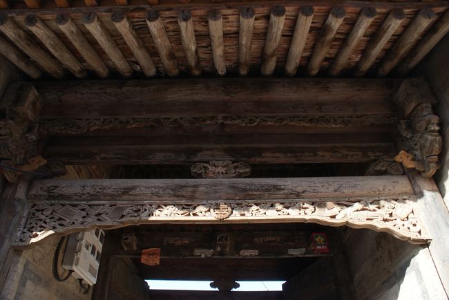 西古堡は２００ｍ四方の小さな村なので、ゆっくり歩いても１時間もあれば隅々まで回れます。<br />