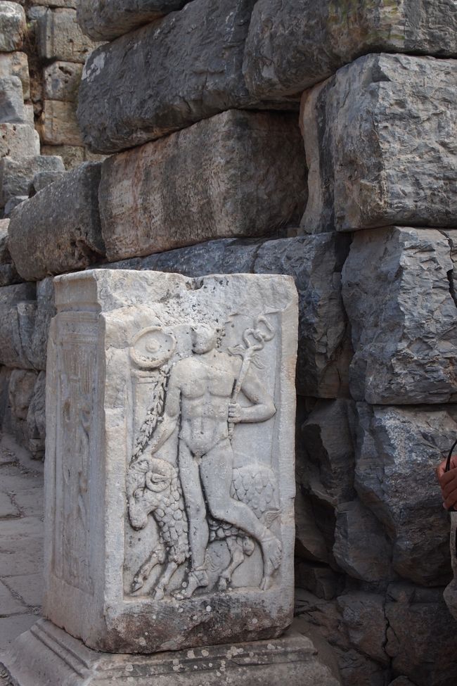 エルメス<br /><br />昔の人は風が吹くと、その方向にエルメスの名前を3回となえたとか。。