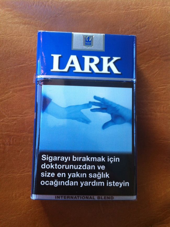 ラーク。。<br />日本と違う！！<br /><br />珍しい〜☆<br />私は吸わないのでお土産として購入！<br />日本のラークと味が違うそうです。。