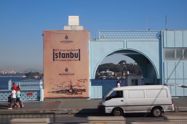 ボスフォラス海峡を繋ぐ橋の上