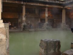 ローマ帝国時代の温泉避暑地バースの顔はなんといっても風呂の語源にもなったローマンバス