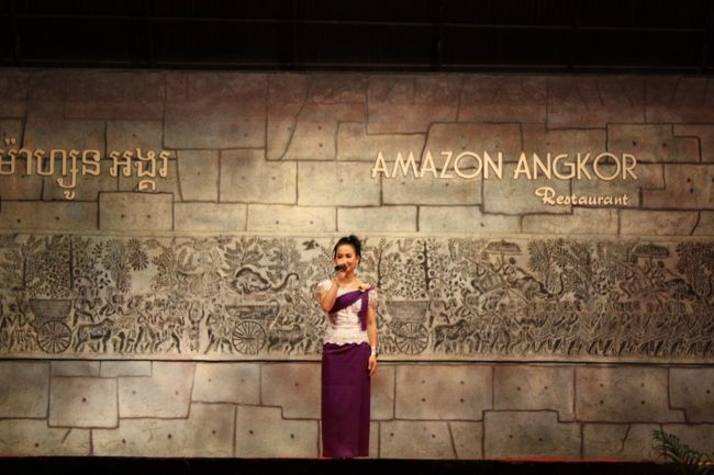 いよいよダンスショーの始まりです。<br />ツアーなのでとっても見やすい<br />いい席でしたぁ♪