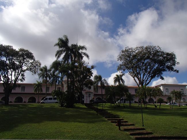 入場料R$41.10を払い、バスに乗り、Hotel das Cataratasへ。ここで下車。