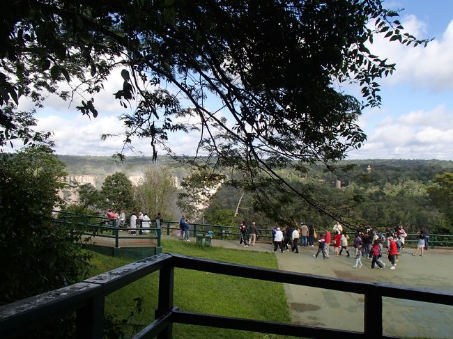 現在10時過ぎだが、団体客も結構いた。