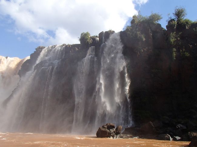 どんどん、滝へ近づき、