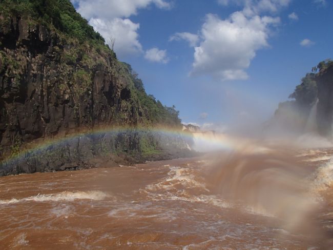 防水カメラで、撮影していたが、濡れて写真も動画も微妙・・・ちなみに、ボートツアー中は写真や動画をスタッフが撮っており、後から購入できる。私も写真を購入。なお、写真はCDに焼くため、ここでは代金とホテル名と部屋番号を書いて、夜にホテルまで（フロント預かり）届けてもらえる。