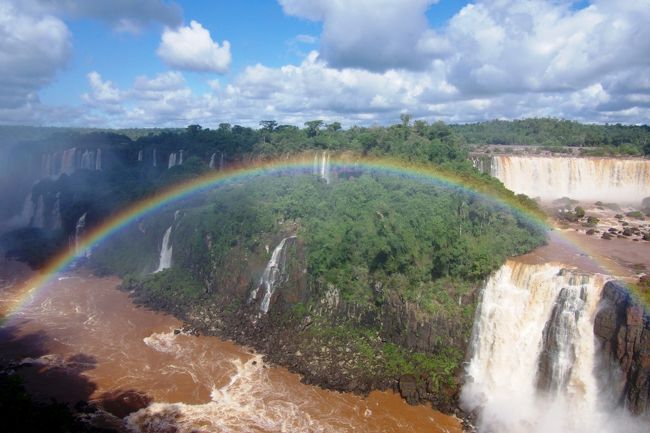 アーチ状の虹。