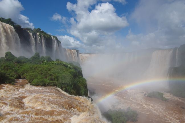 滝の中腹にいる景色はこんな感じ。