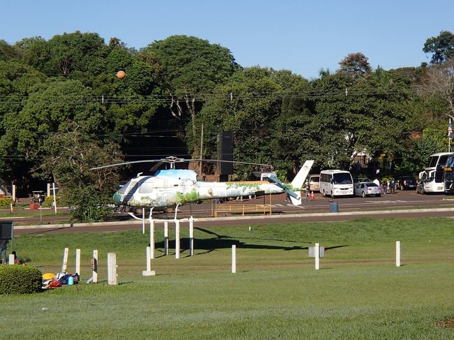 国立公園から歩いてすぐの、Helisul。大きなな看板とヘリのオブジェがあるので、迷うことはない。