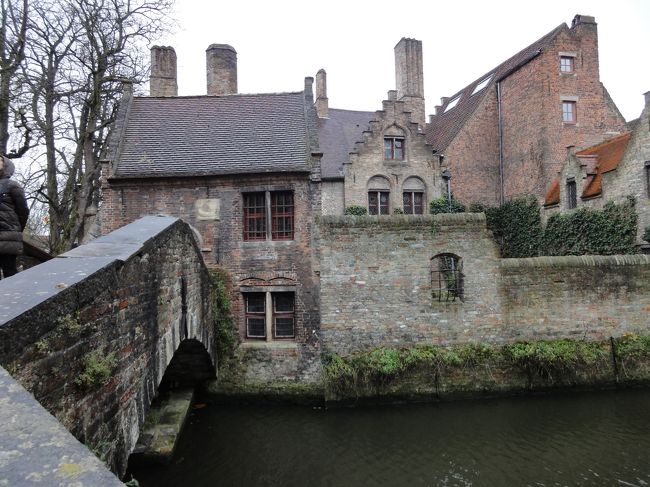 あ〜あ〜、雨さえ降らなきゃ今頃運河めぐりのボートツアーを楽しんでたハズ・・・。<br />ちぇ〜（涙）<br />