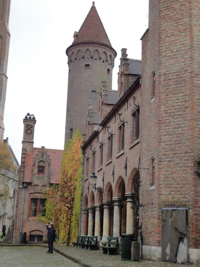 塔なんかも付属であってステキな雰囲気デス☆<br />絡まってる蔦もイイカンジ☆