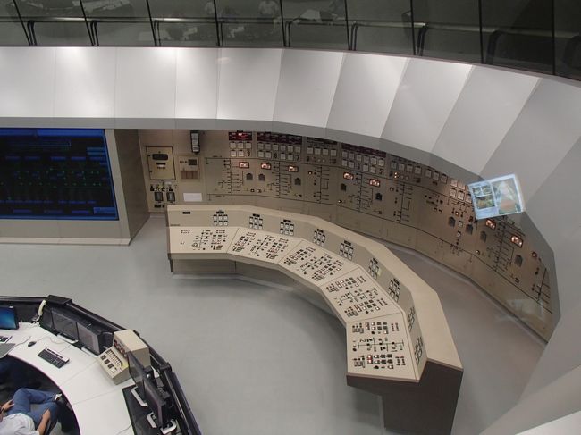 制御室も外から見れる。