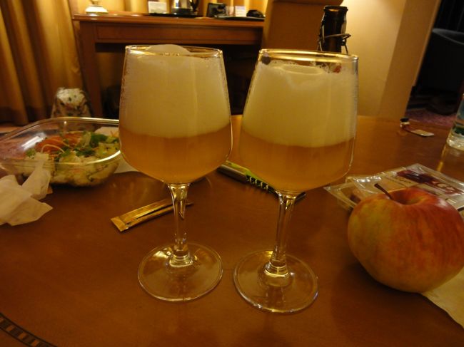 まろやかだけどコクのあるビールでした。<br />ちょっと無ろ過っぽいカンジもします。<br />今日もビールが美味くて幸せデス。<br /><br />本日のおつまみはなぜか林檎・・・。<br />朝食べるの忘れただけデスけどね（笑）