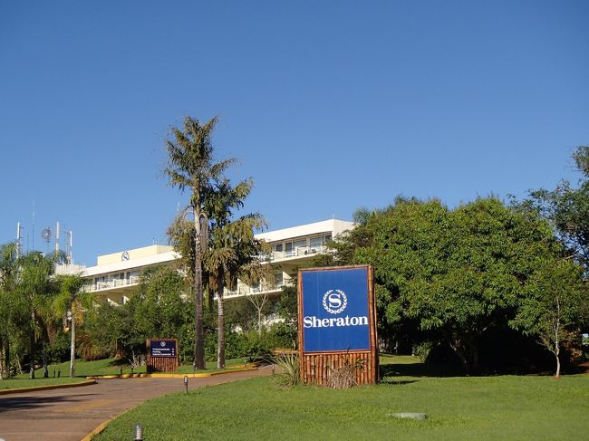 バスは20ペソ。約30分位で、シェラトンへ。ちなみに、バスは降りるブザーらしきものもなく、乗る際に運転手へ目的地を告げる。シェラトンは、国立公園内にあるが、バスはここまで連れて行ってくれる。ここで一泊する。一泊　300.08USD。