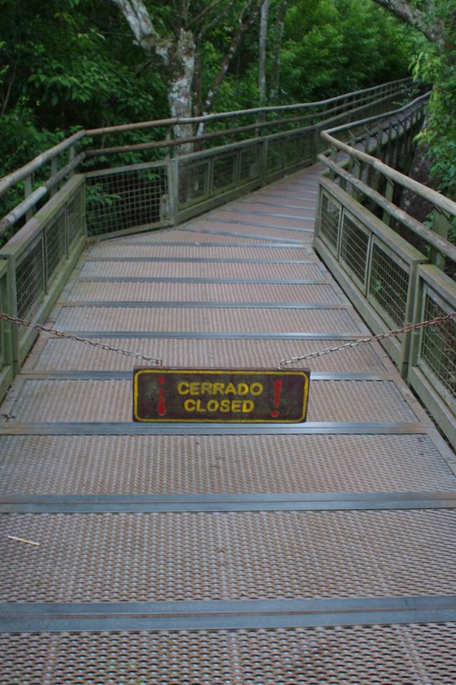 18時に公園が閉まるため、遊歩道も閉鎖される。