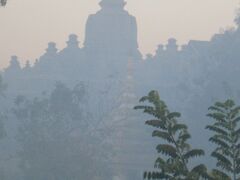 ２００９年１月１日　７時１３分
朝もやの中の寺院遺跡。
シットウェーまで船で戻ります。