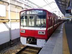 横浜から４０分ほどで、
１面１線のこじんまりとした新逗子駅に到着です。