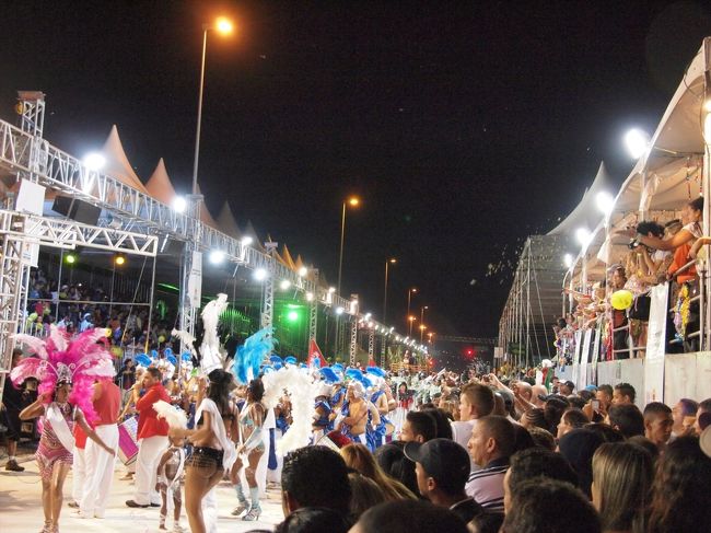 それでも結構な人で盛り上がってます。