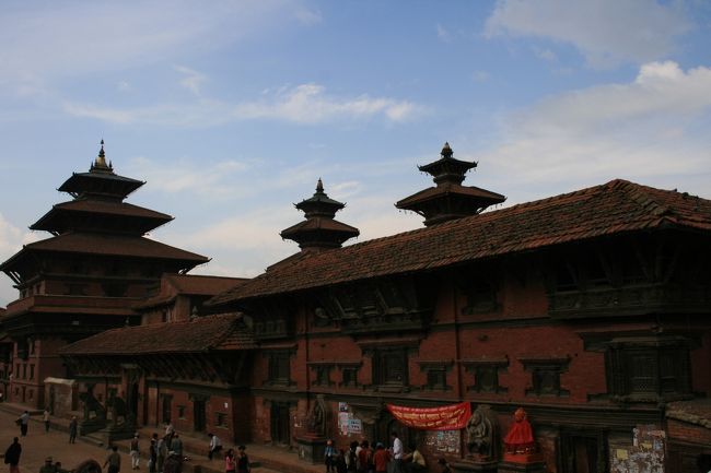 カトマンズの旧王宮だと思います。<br />王宮そのものも良かったのですが、周りの市場とかが面白かった記憶があります。