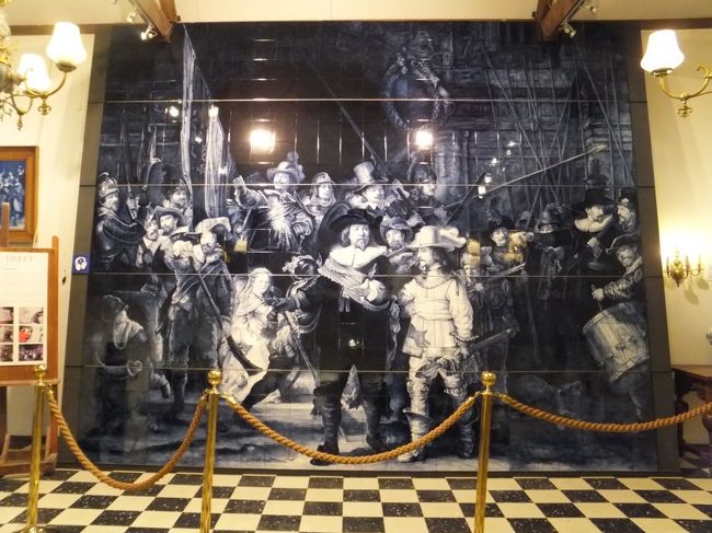 レンブラントの「夜警」がデルフト焼きのタイルで作られていました。<br />圧巻です…<br />アムステルダムで本物の絵画を見ましたがそっくり。。。<br />どちらもすごい迫力です。