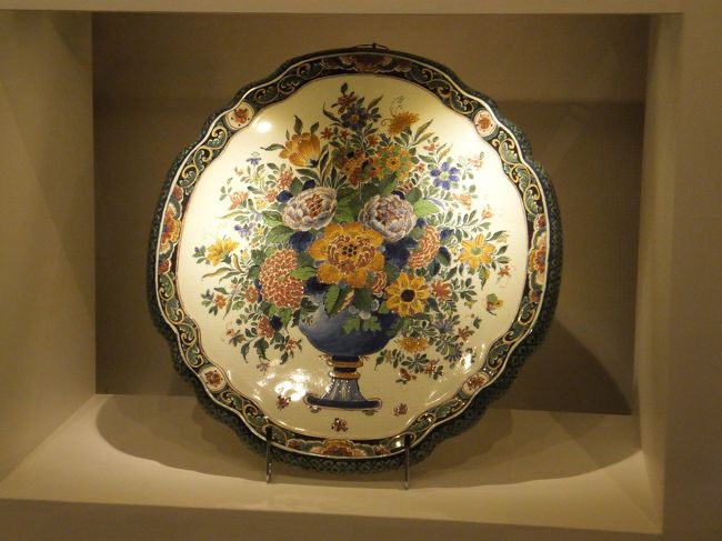 デルフト焼きは東インド会社の交易により中国陶器や有田焼の影響を受けたといわれているそうです。