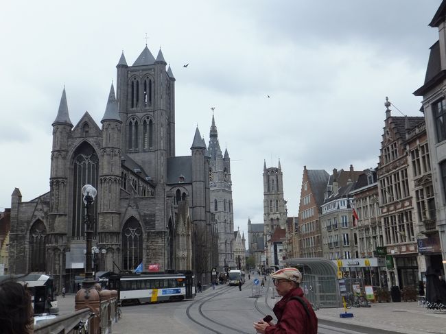 ゲントに到着です。<br />すごく楽しみにしてたのに…　　お天気も怪しい。<br />ゲッ！！デジカメの電池が…　(＠_＠;)　　赤く光ってる〜！<br />何枚撮れるかすごく不安。厳選しなくては…<br />これこそ私を襲う試練の始まりでした(T_T)<br /><br />ガイドさんとの待ち合わせ場所が遠い。寒い中結構歩く。ガイドさんが見つからない！しばらく広場のような所で待機することに…<br />動いていないと寒い。トイレ行きたい。やっと出会えて観光スタート。公衆トイレに行くが閉まってる。<br />聖バーフ大聖堂で「神秘の子羊」見たけどそれよりもトイレ！<br />他の日本人ツアーのベテランガイドさん、場所を占領して説明してるけど、邪魔になってること分かってるかなぁ？<br />なんて思いながら駆け足で見て、やっと開いた公衆トイレにもうダッシュ！<br /><br />こんなことがないように行ける時にトイレは行っておきましょう。(^_^;)