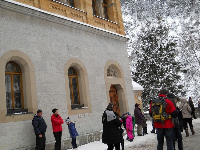 館内ガイドは入場制限あり、順番が来るまで待ちます。<br /><br />一度に入場できるのは30人程度、中はそれなりだけど、空いてるのはこの時期ならでは。<br /><br />とりあえず来て良かった！！