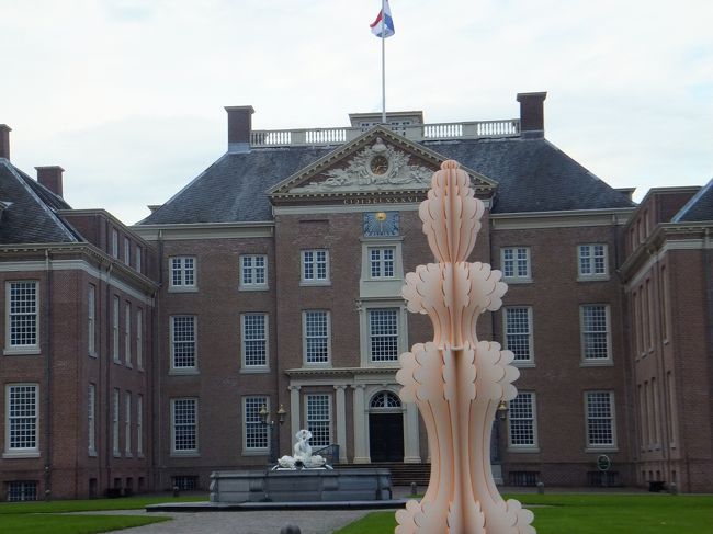 柵の間からパチリ