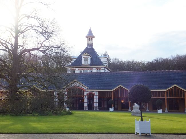 どんどん進んでいくとまた建物が。。。<br />