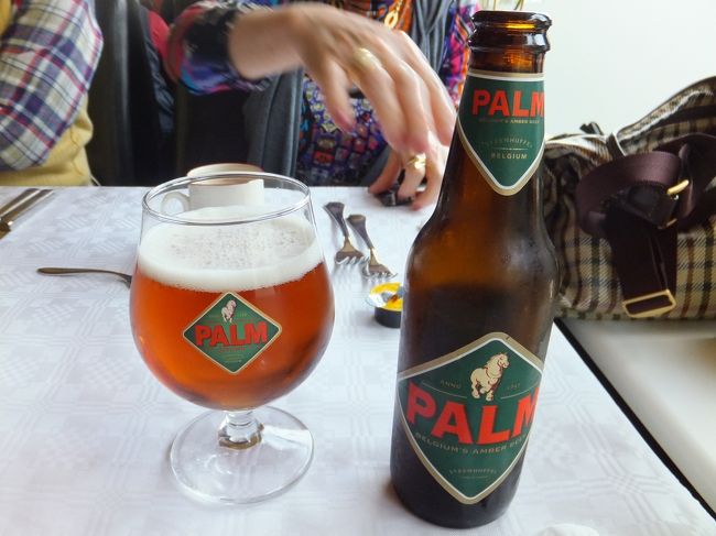 「ＰＡＬＭ」白を選んだと…<br /><br />にぎやかな団体さんが出て行ったあとゆっくりパネクックンをいただきました。ホール担当のお兄さんもニヤリ(*^^)v<br />私達には笑顔で(^^)v　サービスしてくれました。