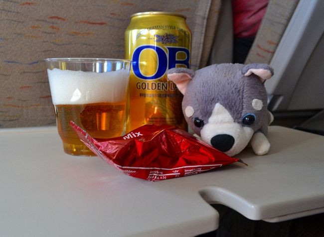 そして、再び、OBのビールを注文だワン。<br /><br />ビール4本、マッコリ1本でした。<br /><br />片道航空券分、750円の元は取れたのかワン？<br />ビールは1850ウォン、マッコリは700ウォンだね、コンビニでは。<br />元を取ったね。<br />