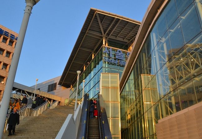 一気に、終点のソウル駅まで来ました。<br /><br />朝6時に家を出て、12時40分に離陸したけど、もう夕方な感じ。。。<br />