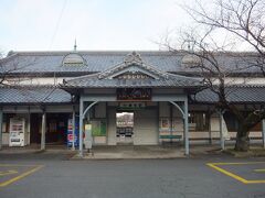 養老駅の駅舎は、レトロでいい感じです。