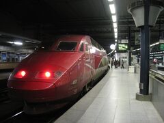 ブリュッセル南駅でアムステルダム中央発パリ北行きの高速列車「タリス」を下車しました。