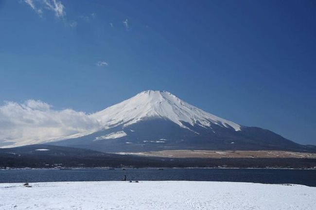 富士山の裏側に… ②山中湖から見た冬景色の富士山 2013