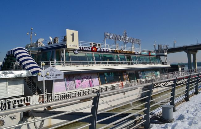 こっちが、ターミナル1。<br /><br />ターミナルは2つあって、チケット売り場で、どっちか教えてくれます。<br />はすゑは、ターミナル2だったので、下船後、ターミナル1にも行ってみました。