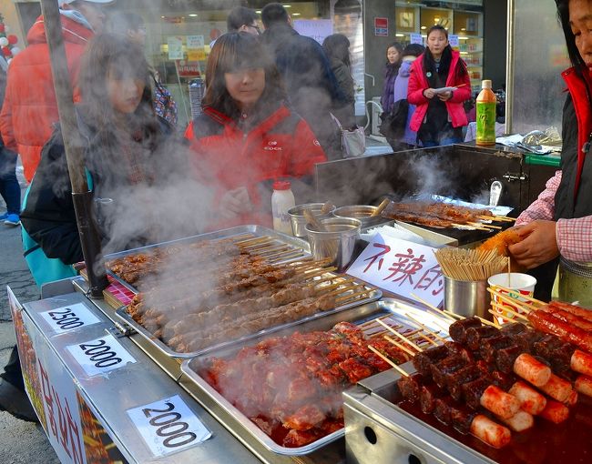 よし、Ｂ級グルメを楽しむぞ！！<br /><br />焼き鳥、食べよっと！<br />