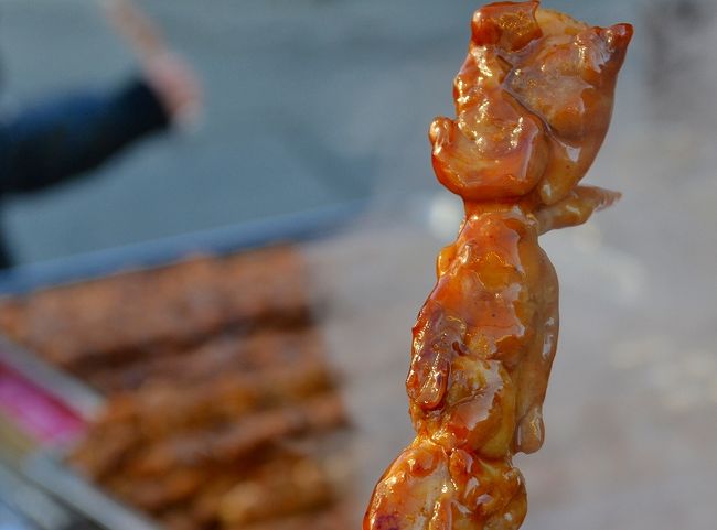 焼き鳥は、2000ウォン（200円）。<br /><br />けっこう大きいよ。