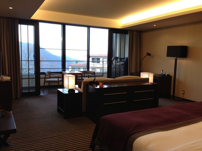 デラックスマウンテンビュールーム。<br />広くて綺麗。見晴らしよし。<br />ウエルカムフルーツのいちごがうれしい。