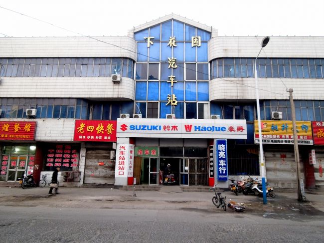 ちょっと分かりにくい下花園のバスセンター<br />８時の宣化行きの始発バスまで５分あります。<br />